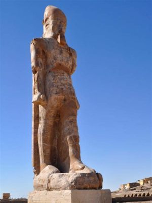  El Desplome de la Estatua de Amenhotep III en Tebas: Una Mirada Inesperada al Poderío y la Fragilidad